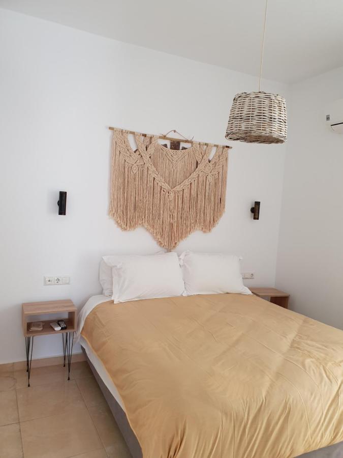 Mevi * Naxos City